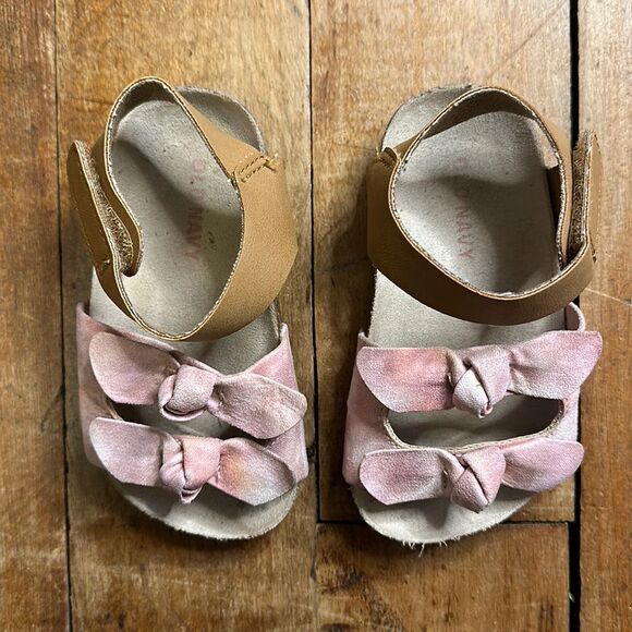 Old Navy Girls size 5 Pink Bow Summer Sandals - Picture 1 of 4